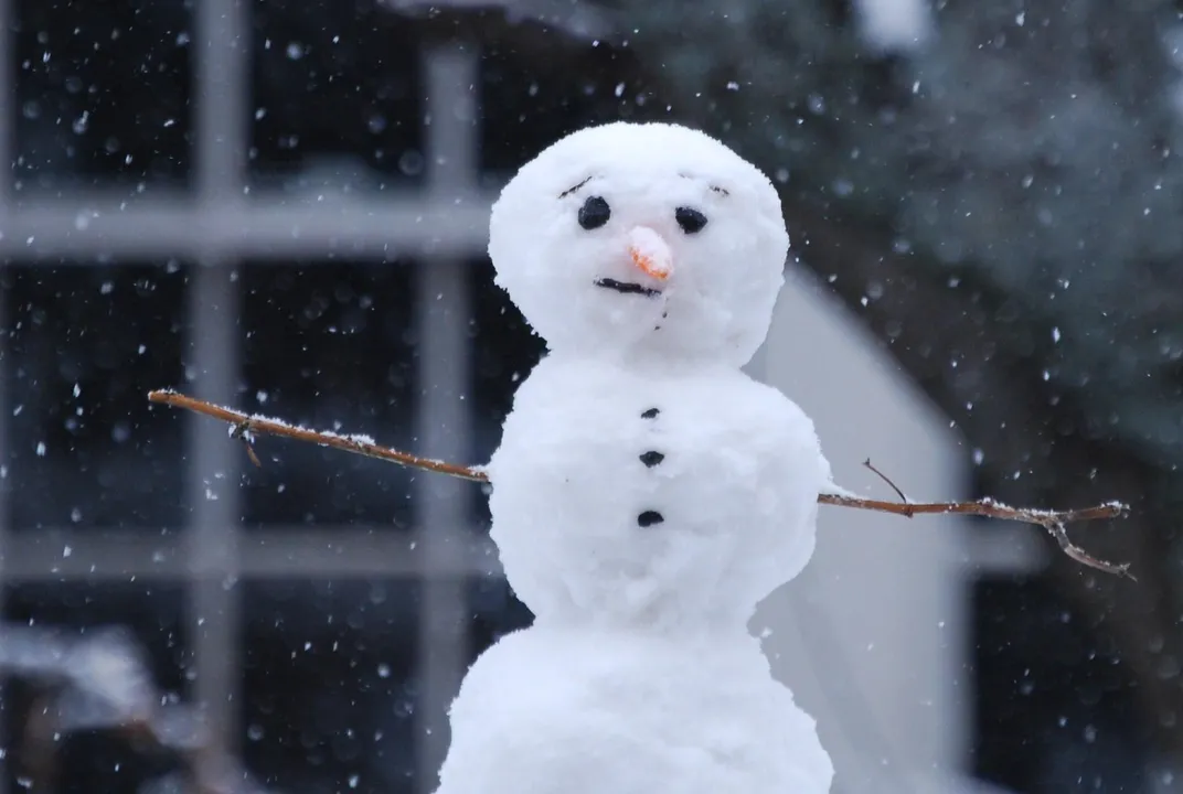 How to Build the Perfect Snowman: 6 Tips