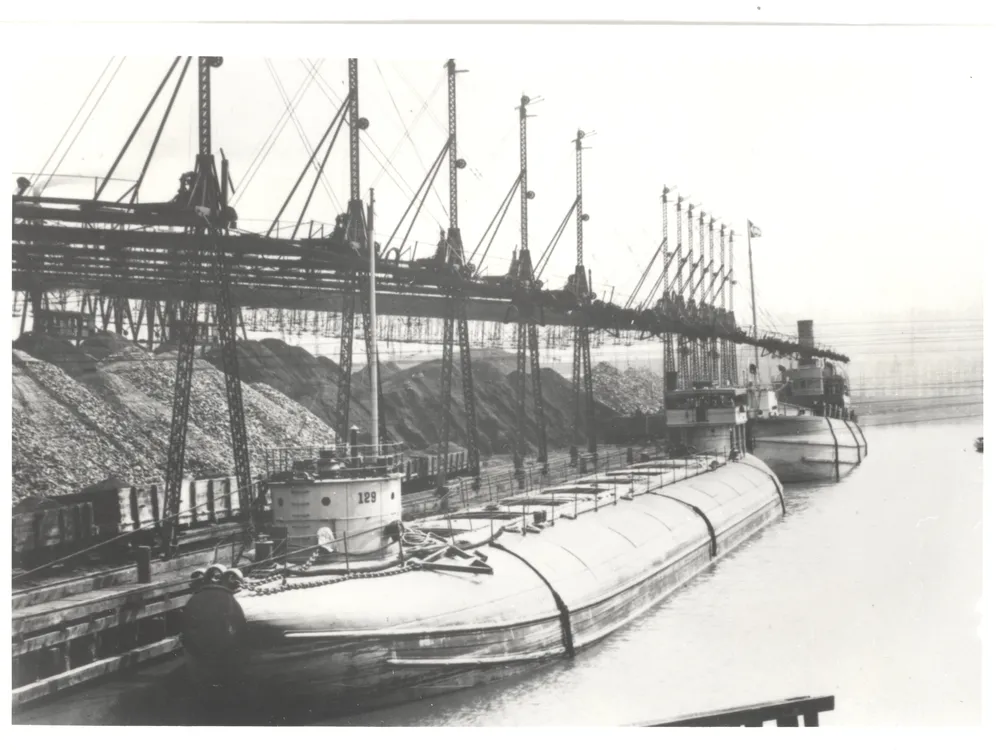 Barge 129 loading coal