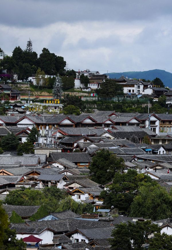 Lijiang Ancient Town: Overlooking thumbnail