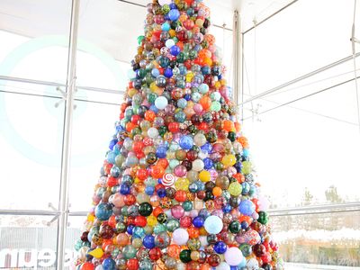 The 14-foot holiday tree at The Corning Museum of Glass contains 2,000 glass ornaments made by a team of glassmakers.