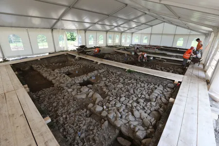 The building complex measures more than 5,000 square feet.