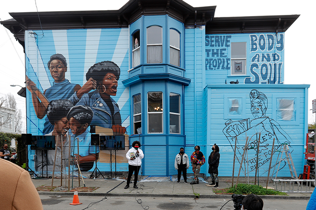 Women of the Black Panther Party mural in Oakland, California