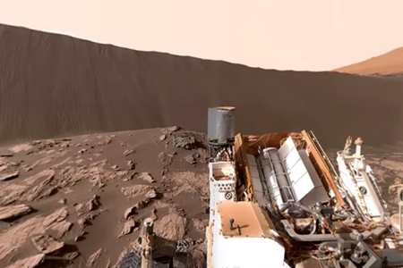Curiosity at Namib dune.
