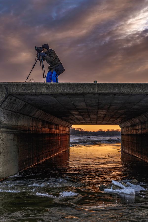 Photographer on the bridge thumbnail