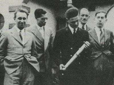 Arthur C. Clarke (far right) and other members of the British Interplanetary Society had a visit from rocket pioneer Robert Truax (holding the rocket model) in 1938.
