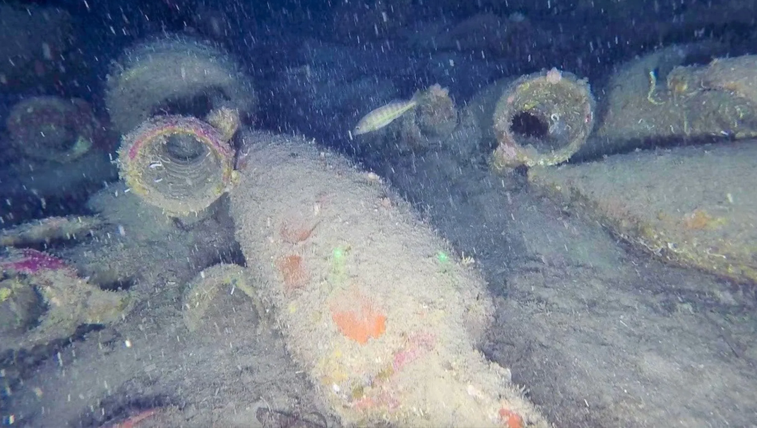 Roman amphorae at the bottom of the ocean