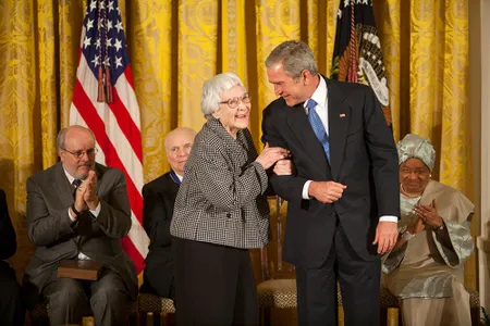 Lee receiving the Medal of Freedom in 2007