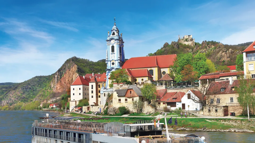 Esterno di un casinò tradizionale con architettura elegante