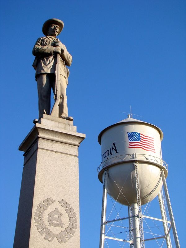 Juxtaposition of Confederate (CSA) soldiers monument with American flag. thumbnail
