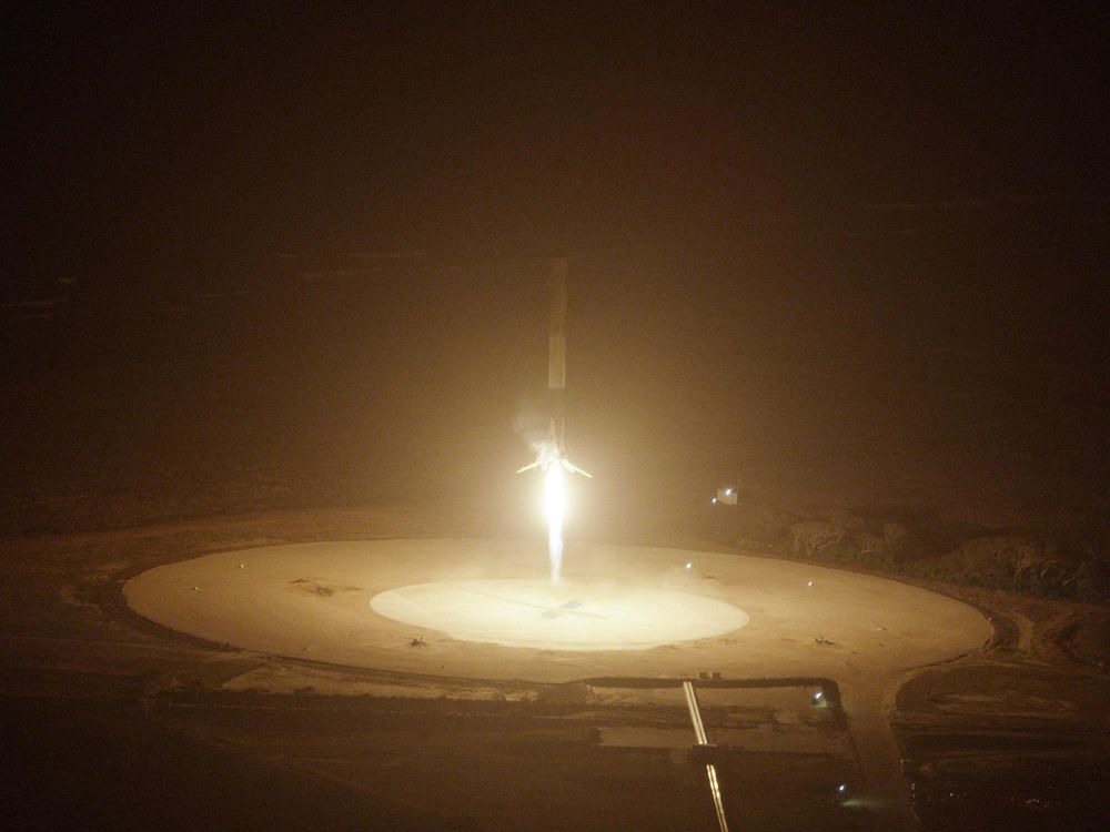 Falcon 1st stage landing Dec 2015.jpg