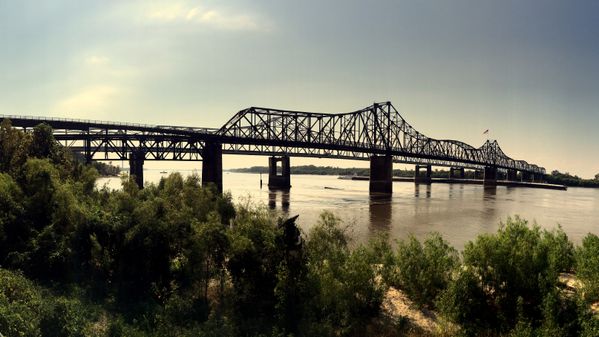 Bridge over the Mississippi River thumbnail