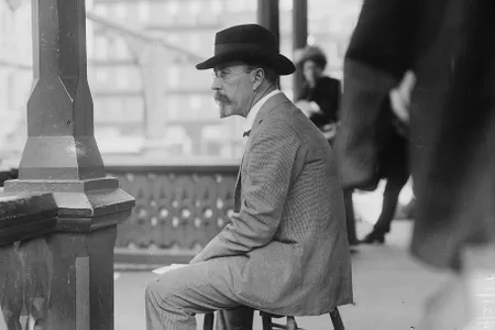 American journalist, lecturer and political philosopher Lincoln Steffens (1866-1936), in Union Square, New York City, April 1914.