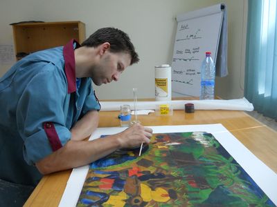 Paper conservator Bernard Colla treats a gouache from the Centre d‘Art collection.