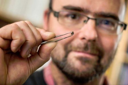 Graham Pearson with his sample of ringwoodite.