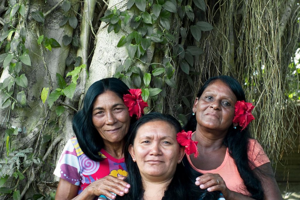 Taíno sisters