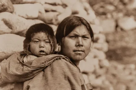 Edward Sherriff Curtis, Diomede Mother and Child
