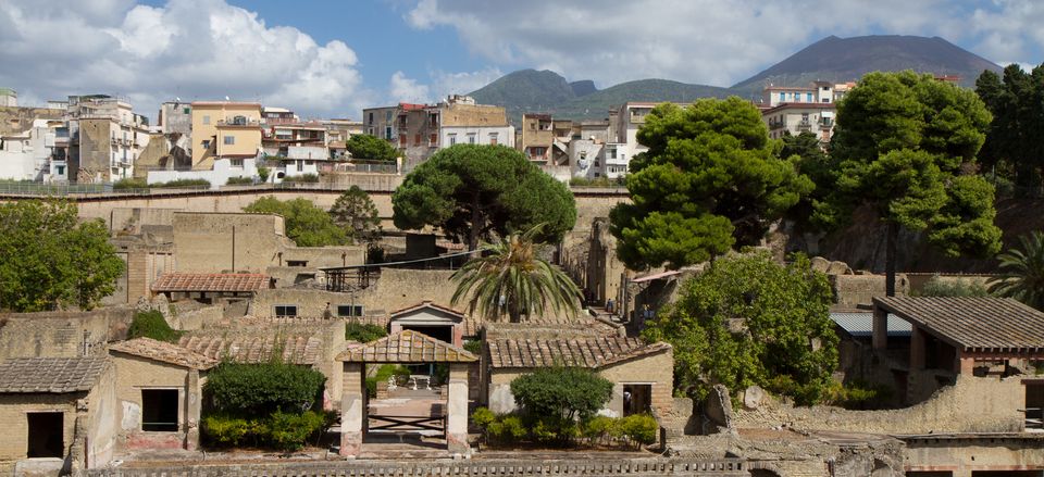  Modern town of Herculaneum overlooking the archaeological site. 