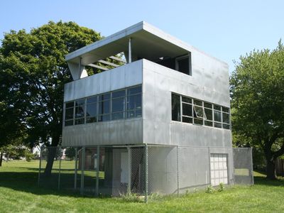 The Aluminaire House was designed in 1931 by architects Albert Frey and A. Lawrence Kocher.