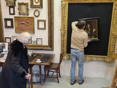 Charlotte Bischoff van Heemskerck sees the portrait for the first time since it was stolen.