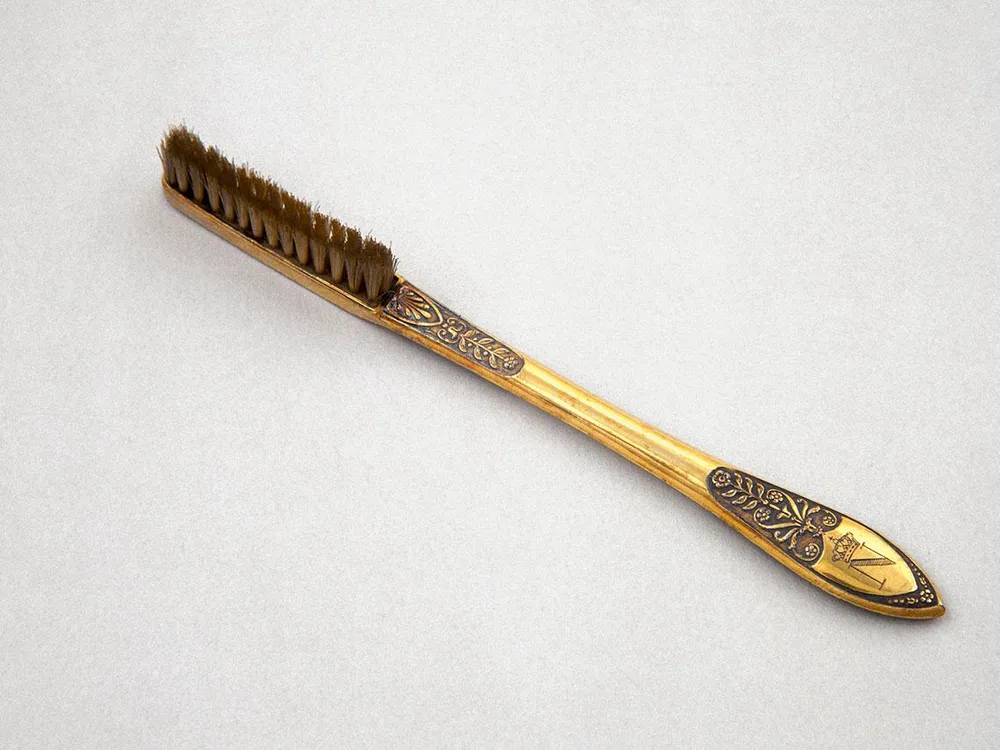 Napoleon’s_toothbrush,_c_1795._(9660576547).jpg
