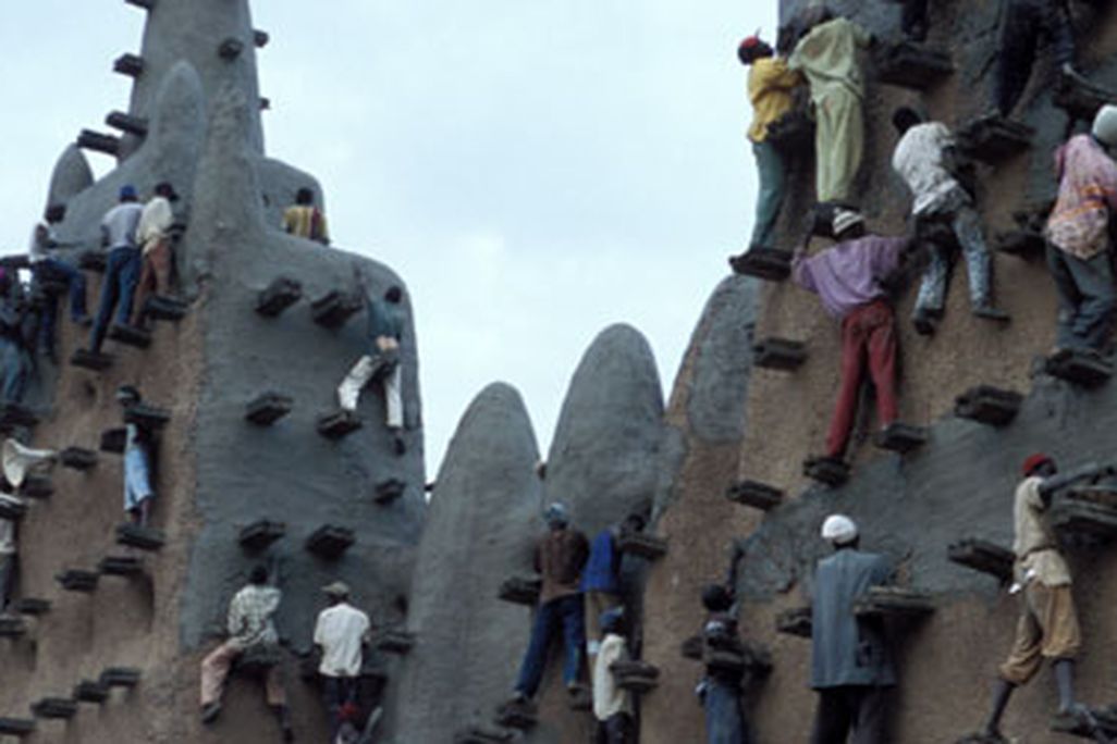 20130930123044replastering-the-great-mosque-470.jpg