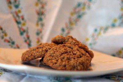 20110520090208oatmeal-cookies-by-pretty-in-print-2957379533_4250361d9c-400x266.jpg