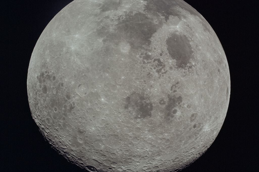 Photo of the entire moon