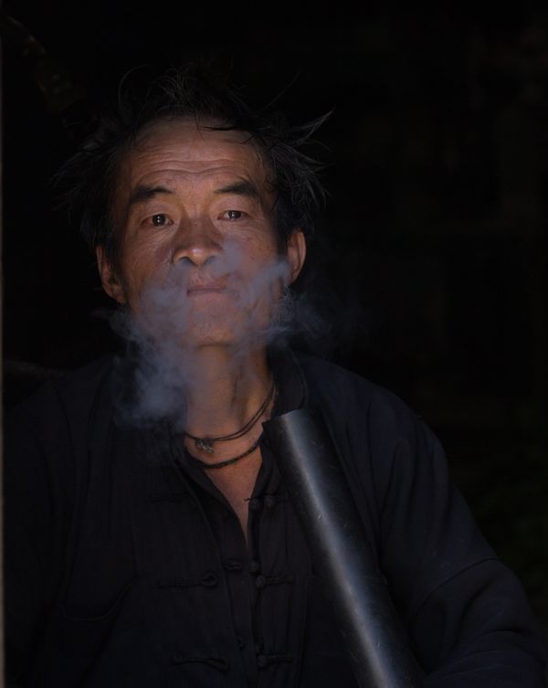 Smoking - Vietnam thumbnail