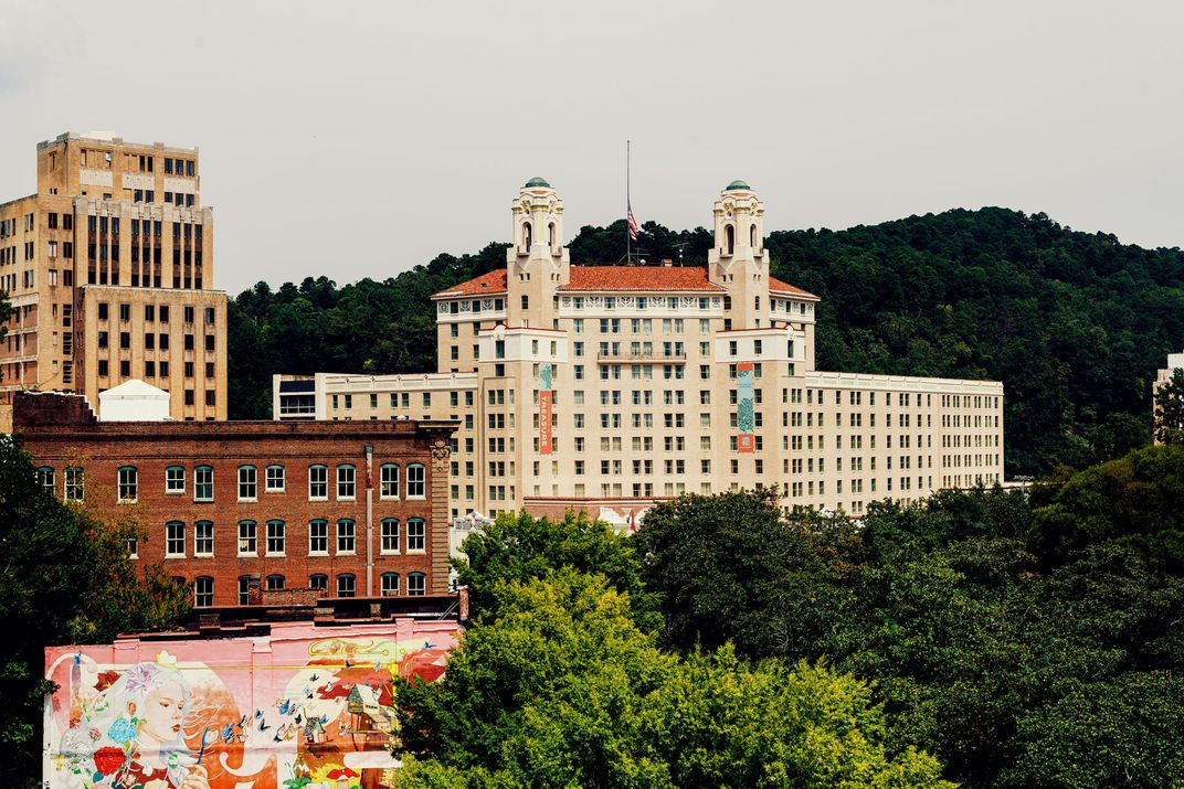 The Arlington Resort Hotel & Spa offers mountain views and was patronized by many of America’s most notorious gangsters.
