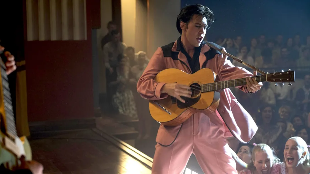 Austin Butler as Elvis playing the guitar