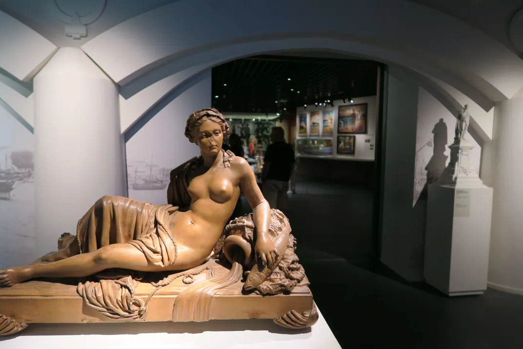 Sculpture at the Musee d' Aquitaine, Bordeaux. Credit: Bordeaux Tourism Bureau/Mélanie Tammevesk