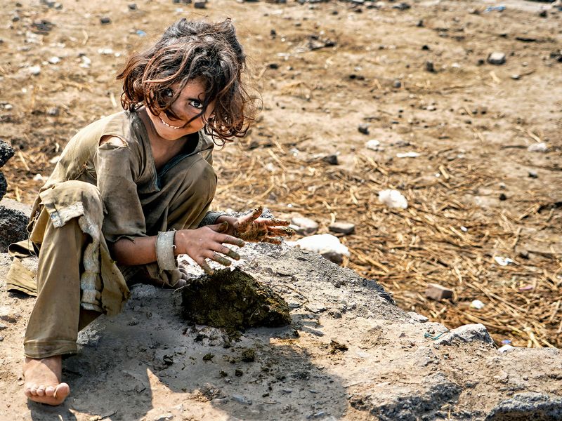 Girl playing in Ravi River Slum- Lahore - Pakistan | Smithsonian Photo ...