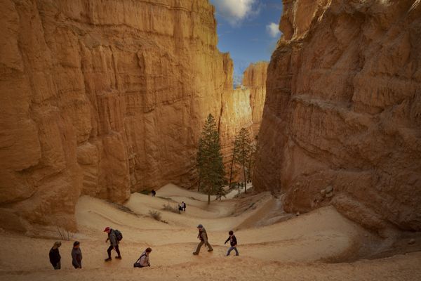 Hikers in Bryce Canyon, Utah thumbnail