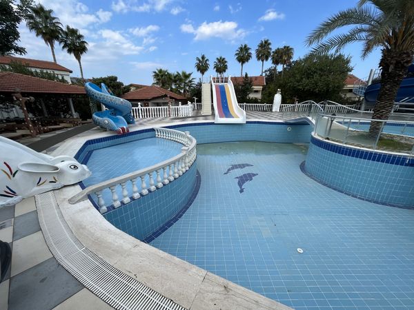 Kid‘s pool w/o water thumbnail