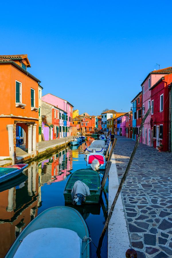 Canal in Burano thumbnail