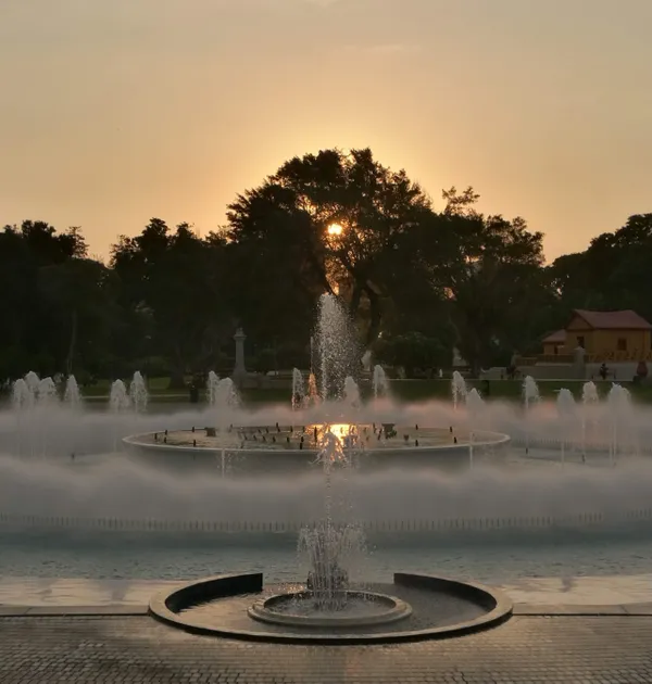 Sunset amid fountains thumbnail