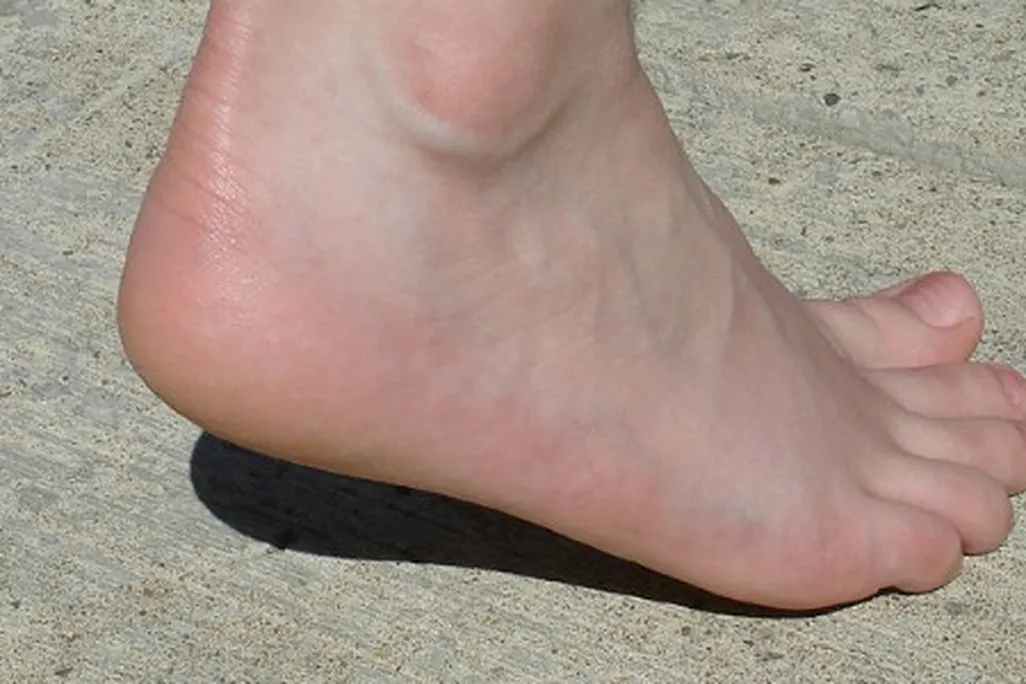 There are pros and cons to running barefoot.