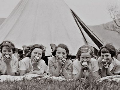 Girls eating apples on a field in Castleton, Derbyshire on May 26, 1937.