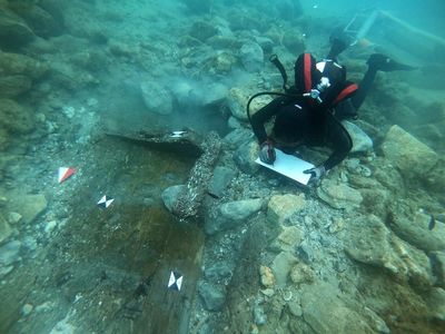 Over the centuries, mollusks have eaten away at the ship&#39;s hull, which was constructed using the &quot;on the shell&quot; technique.