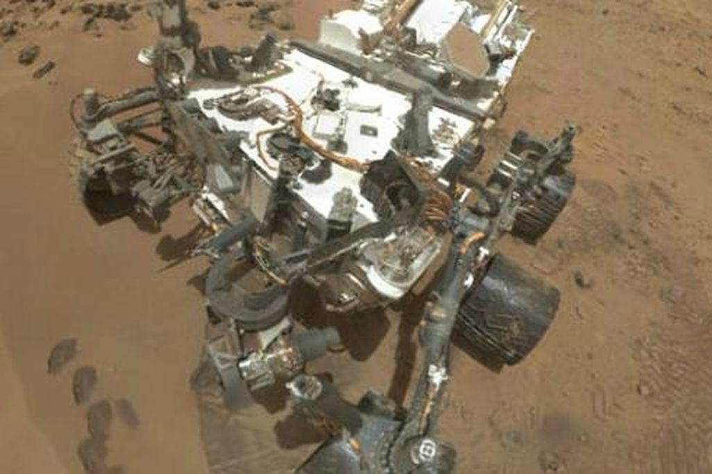 20121101_roverselfie_main.jpg