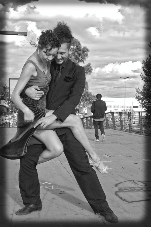 tango dancers thumbnail