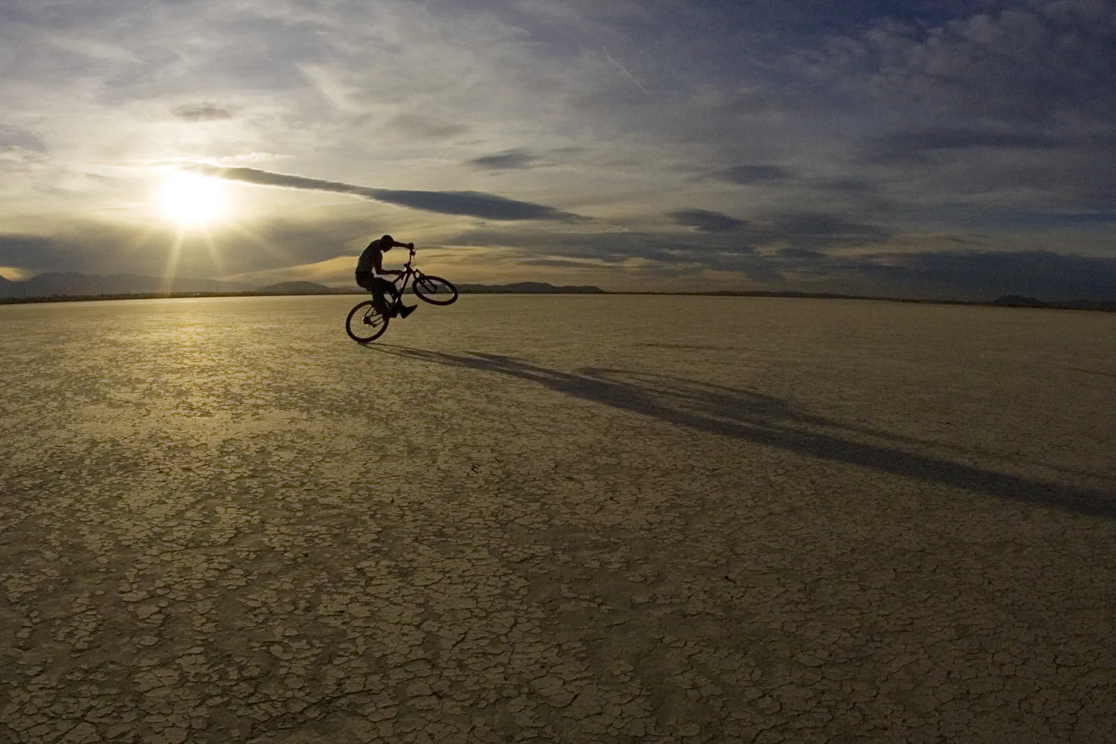 Longest wheelie on a mountain online bike