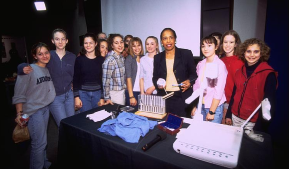 Ophthalmologist Dr. Patricia Bath poses with students at the National Museum of American History in 2000. (National Museum of American History, Archives Center.)