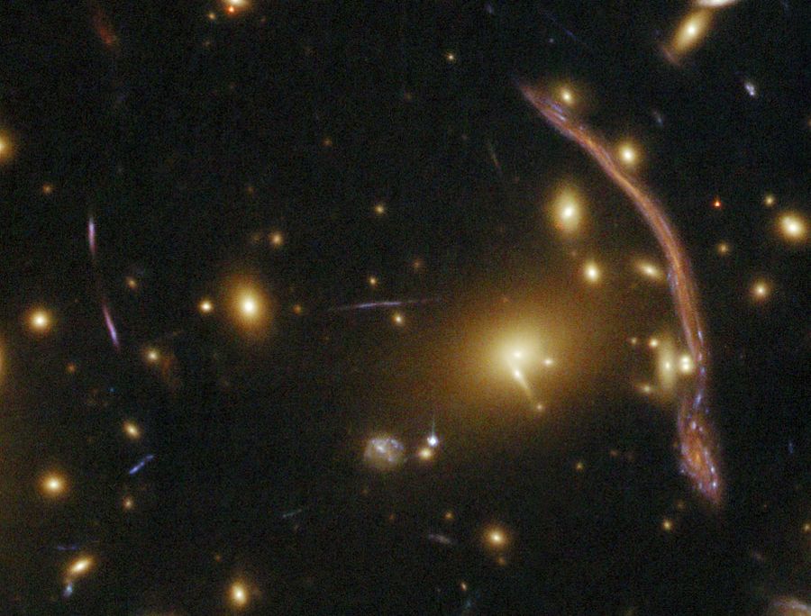 Abell 370: Galaxy Cluster Gravitational Lens
