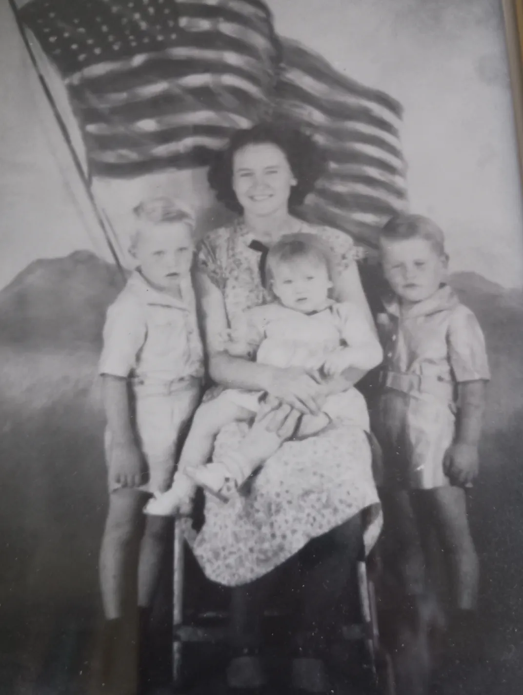 Sue Nell Dycus (now Sallie Brandon) with her birth mother and two brothers