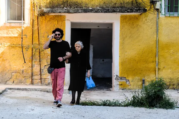 Walking together thumbnail