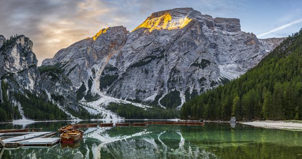 Dawn at Lago di Braies thumbnail