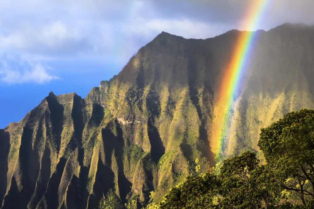 Rainbow over the Nā Pali Coast, photographed from Koke'e State Park on the island of Kauai, Hawaii. (GlowingEarth/iStock)