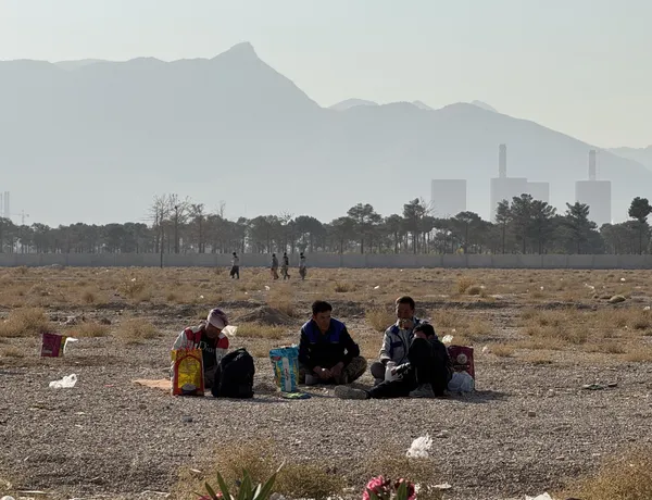 Daily life of industrial workers thumbnail