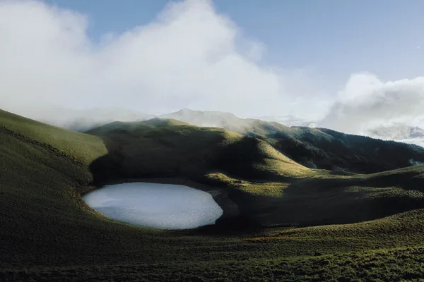 Beautiful Light and shadow at Jiaming Lake thumbnail